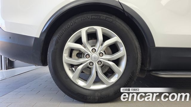 Land Rover Discovery 5 2.0 SD4 SE 2019 — фото 5
