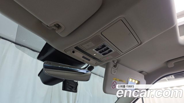 Land Rover Discovery 5 2.0 SD4 SE 2019 — фото 27