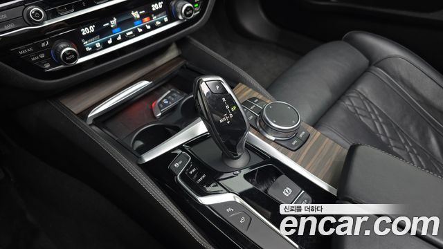 BMW 5 Series (G30) 530i xDrive M Sport Package Plus 2018 — фото 9