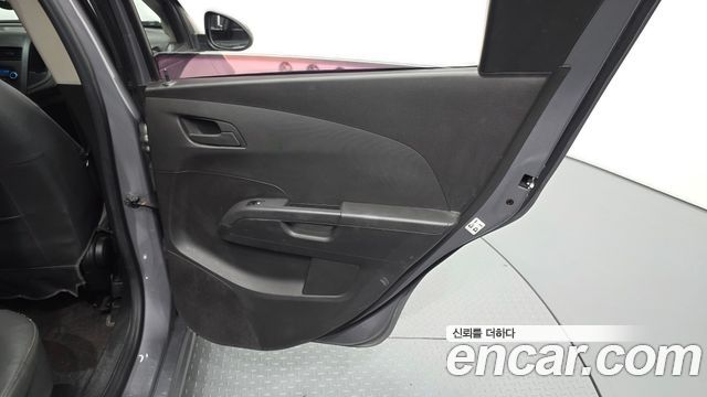 Chevrolet Aveo Hatchback LS Deluxe 2012 — фото 25