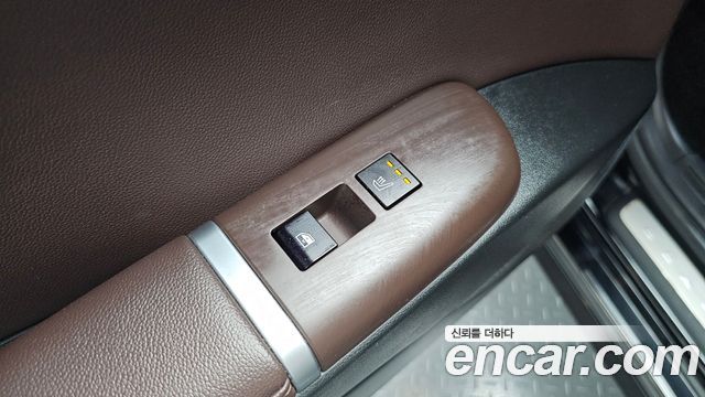 Hyundai Grandeur (GN7) 2,5 Gasoline 2WD Exclusive 2023 — фото 31