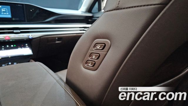 Hyundai Grandeur (GN7) 2,5 Gasoline 2WD Exclusive 2023 — фото 32