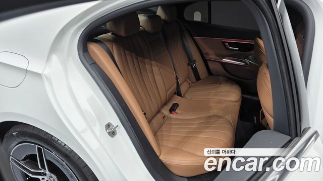 Mercedes-Benz E-Class (W214) E300 4MATIC AMG Line 2026 — фото 11