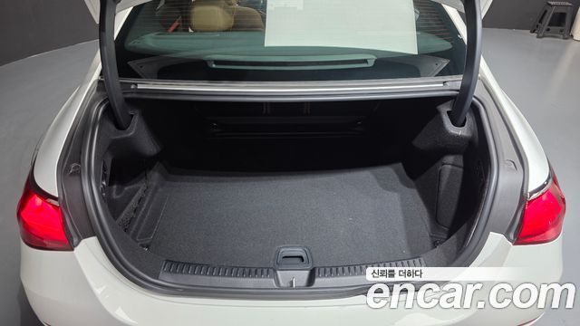Mercedes-Benz E-Class (W214) E300 4MATIC AMG Line 2026 — фото 18