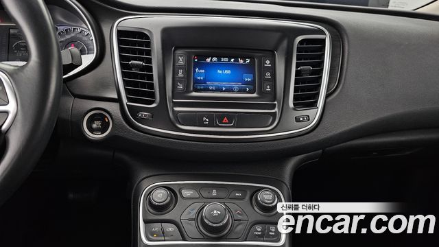 Chrysler 200 (II) 2.4 Limited 2015 — фото 14