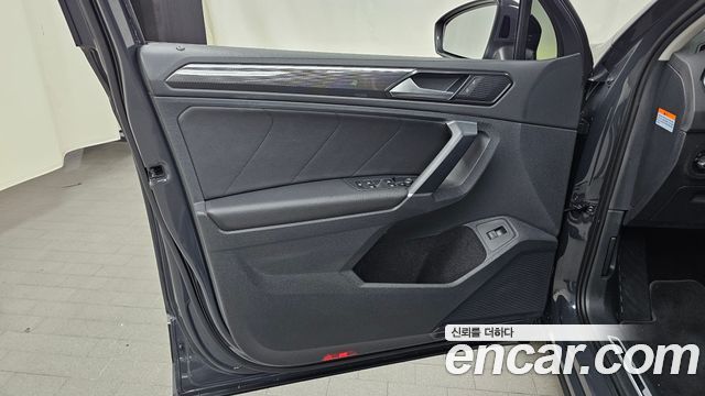 Volkswagen Tiguan (II) 2.0 TDI 4Motion Prestige 2018 — фото 24