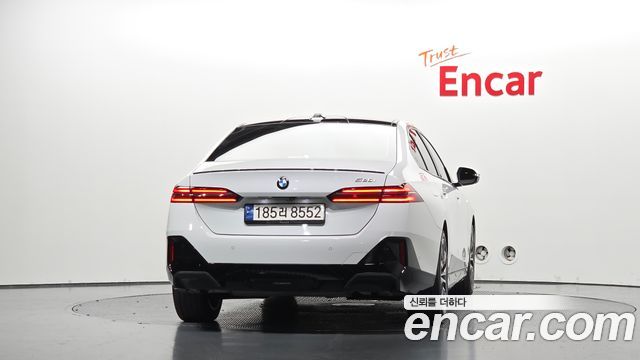 BMW 5 Series (G60) 520i Special Edition 2024 — фото 4