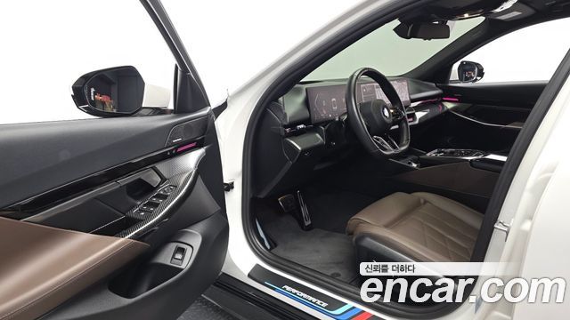 BMW 5 Series (G60) 520i Special Edition 2024 — фото 10
