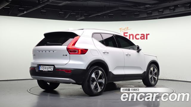 Volvo XC40 B4 Ultimate Bright 2023 — фото 2