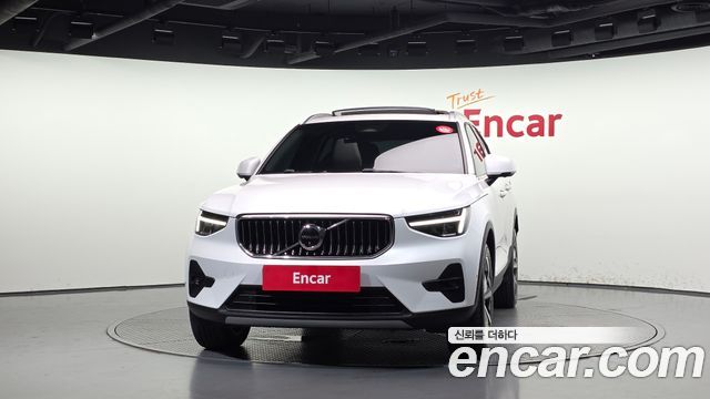 Volvo XC40 B4 Ultimate Bright 2023 — фото 3
