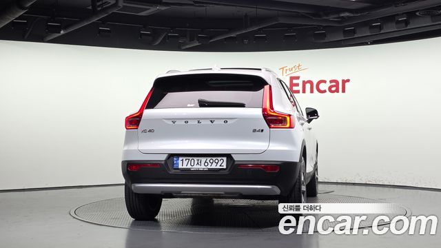 Volvo XC40 B4 Ultimate Bright 2023 — фото 4
