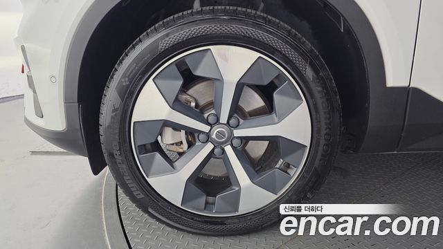 Volvo XC40 B4 Ultimate Bright 2023 — фото 5