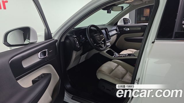 Volvo XC40 B4 Ultimate Bright 2023 — фото 10