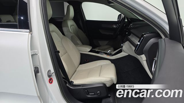 Volvo XC40 B4 Ultimate Bright 2023 — фото 11