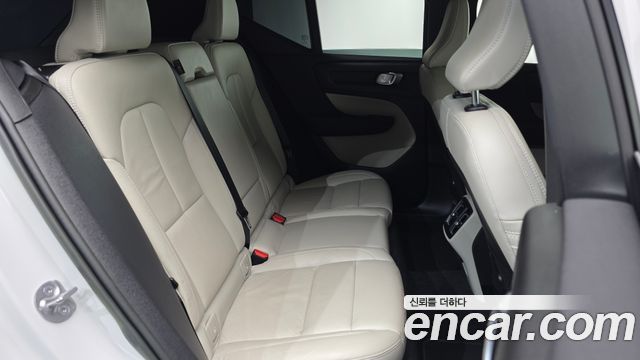 Volvo XC40 B4 Ultimate Bright 2023 — фото 12
