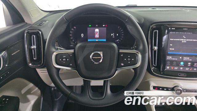 Volvo XC40 B4 Ultimate Bright 2023 — фото 13