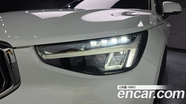 Volvo XC40 B4 Ultimate Bright 2023 — фото 22