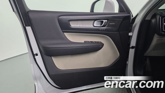 Volvo XC40 B4 Ultimate Bright 2023 — фото 24