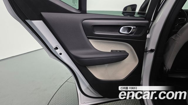 Volvo XC40 B4 Ultimate Bright 2023 — фото 25