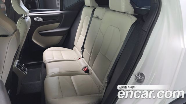 Volvo XC40 B4 Ultimate Bright 2023 — фото 26
