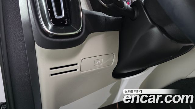 Volvo XC40 B4 Ultimate Bright 2023 — фото 28