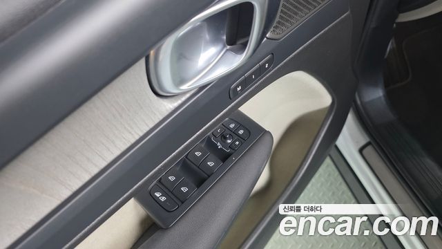 Volvo XC40 B4 Ultimate Bright 2023 — фото 29