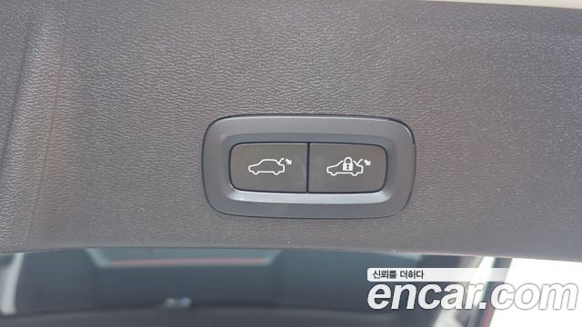 Volvo XC40 B4 Ultimate Bright 2023 — фото 32