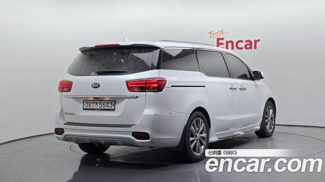Kia Carnival 9-Seater Prstige 2020 — фото 2