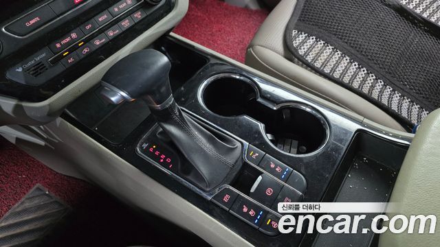 Kia Carnival 9-Seater Prstige 2020 — фото 9
