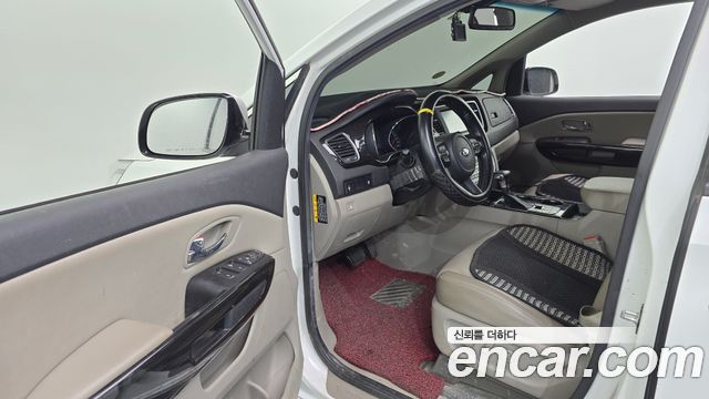 Kia Carnival 9-Seater Prstige 2020 — фото 10