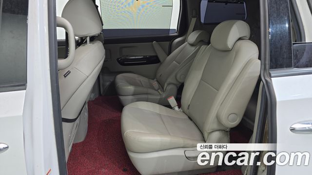 Kia Carnival 9-Seater Prstige 2020 — фото 11