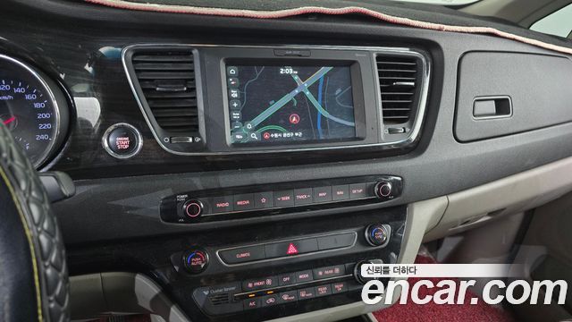 Kia Carnival 9-Seater Prstige 2020 — фото 13