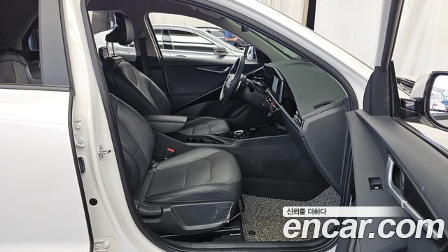 Kia Niro Signature 2022 — фото 11