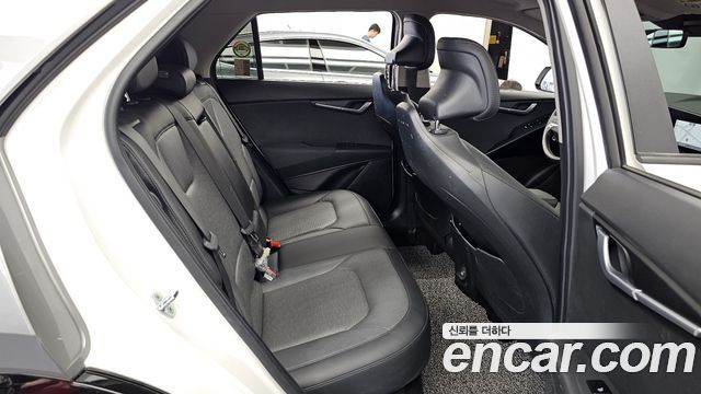 Kia Niro Signature 2022 — фото 12