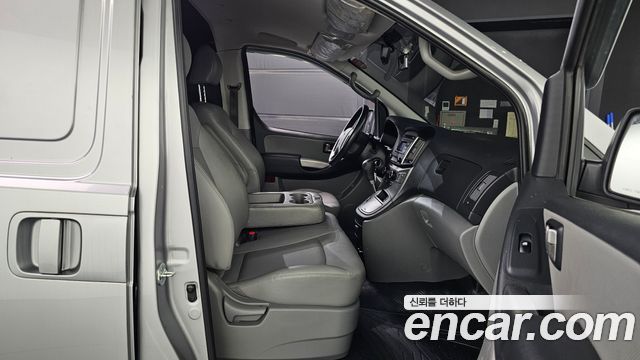 Hyundai Grand Starex Van 3-Seater Smart 2021 — фото 12