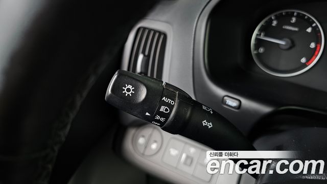 Hyundai Grand Starex Van 3-Seater Smart 2021 — фото 16