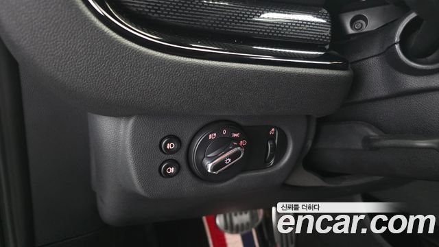 MINI Cooper D Clubman High 2nd 2018 — фото 35