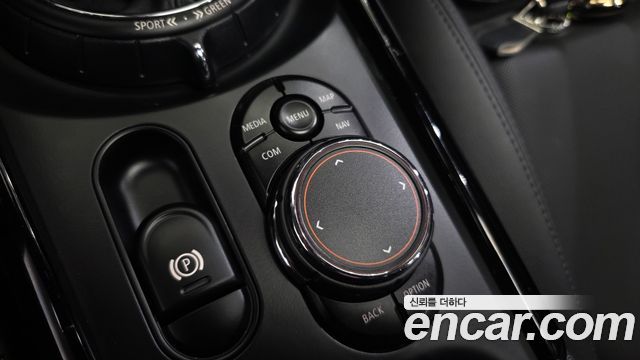 MINI Cooper D Clubman High 2nd 2018 — фото 37