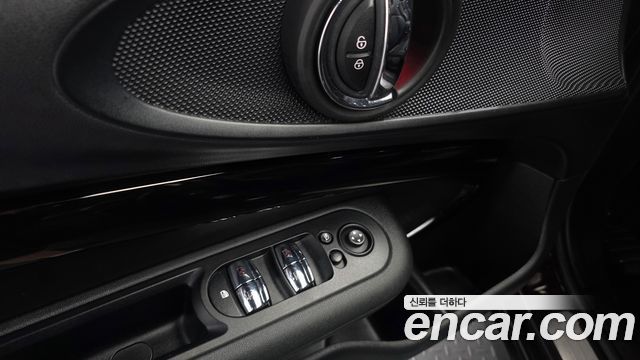 MINI Cooper D Clubman High 2nd 2018 — фото 38