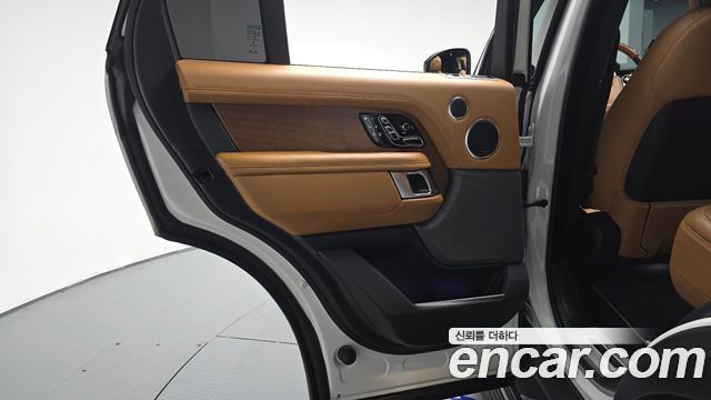 Land Rover Range Rover (IV) 4.4 SDV8 AB DIESEL 2019 — фото 25