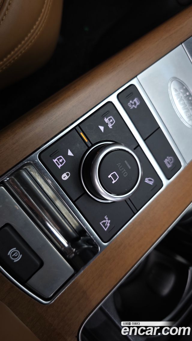Land Rover Range Rover (IV) 4.4 SDV8 AB DIESEL 2019 — фото 44