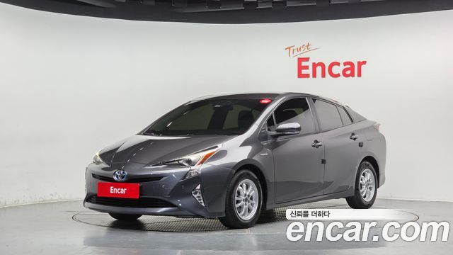 Toyota Prius (IV) 1.8 E 2017 — фото 1