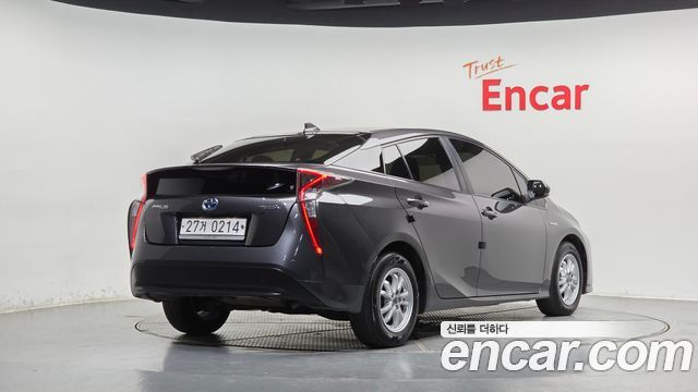 Toyota Prius (IV) 1.8 E 2017 — фото 2