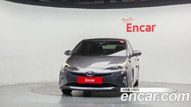 Toyota Prius (IV) 1.8 E 2017 — фото 3