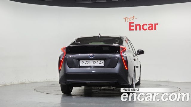 Toyota Prius (IV) 1.8 E 2017 — фото 4
