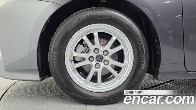 Toyota Prius (IV) 1.8 E 2017 — фото 5
