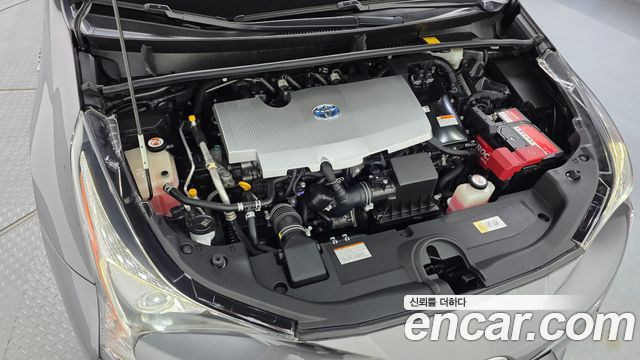 Toyota Prius (IV) 1.8 E 2017 — фото 6