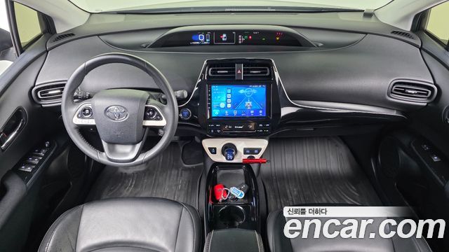 Toyota Prius (IV) 1.8 E 2017 — фото 7