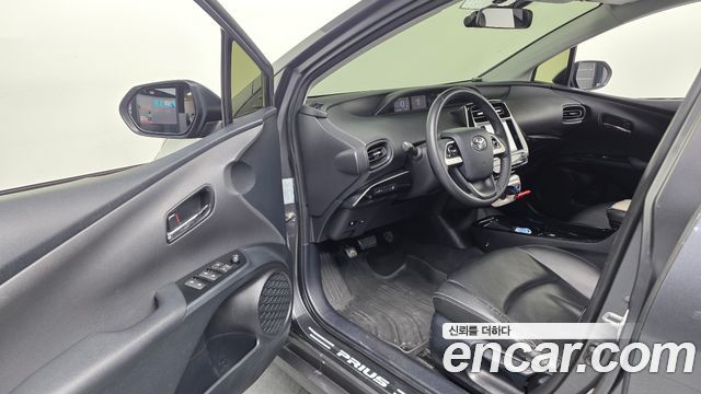 Toyota Prius (IV) 1.8 E 2017 — фото 10