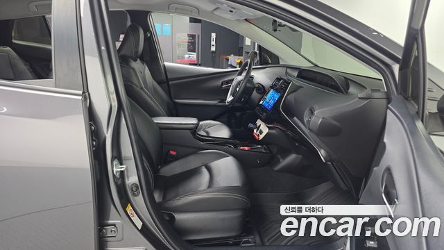 Toyota Prius (IV) 1.8 E 2017 — фото 15